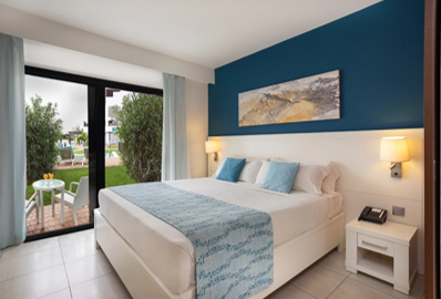 Official photograph of the XCape238 Swim-Up Room interior